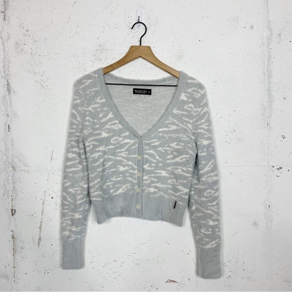 A&F Abercrombie & Fitch Fuzzy Soft Zebra Print Cardigan Sweater Size Small - Picture 1 of 9